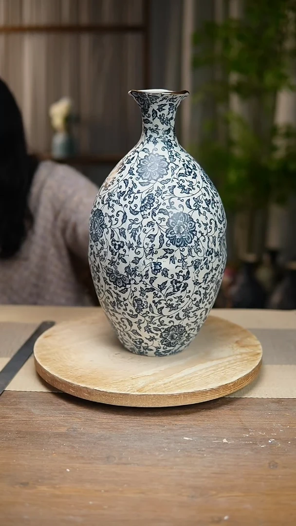 【闪购商品】陶瓷花器青花瓷缠枝莲保龄球瓶瑕疵