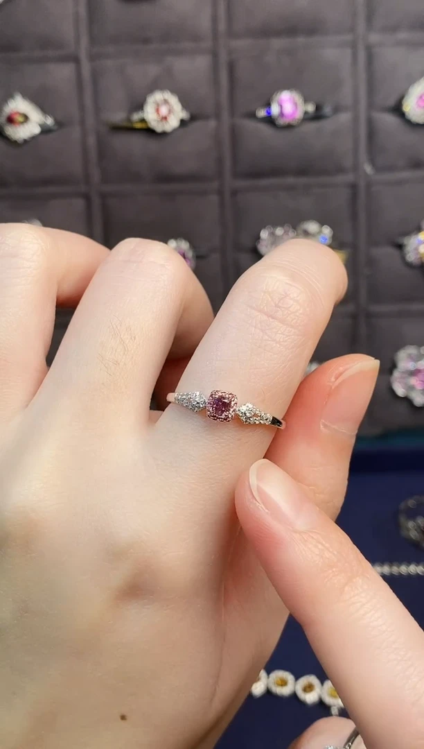 18K金镶嵌戒指钻石粉钻