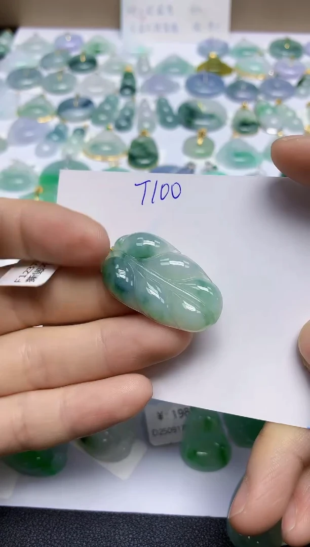 颈饰18K金镶嵌翡翠天然缅甸翡翠A货翡翠百元以上9元证书费自理