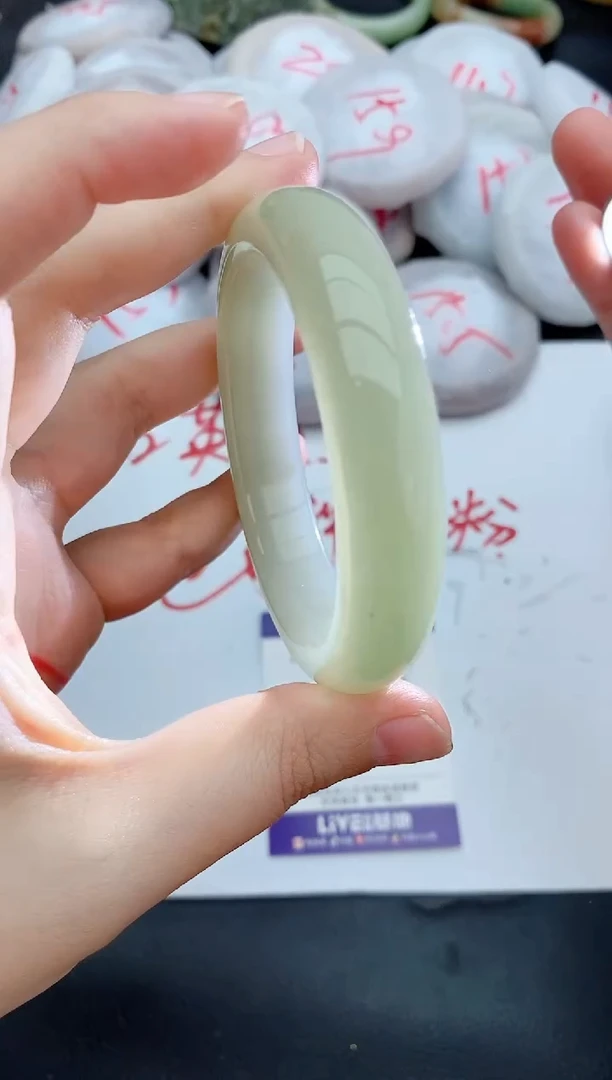 未镶嵌手镯石英质玉132+57/58
