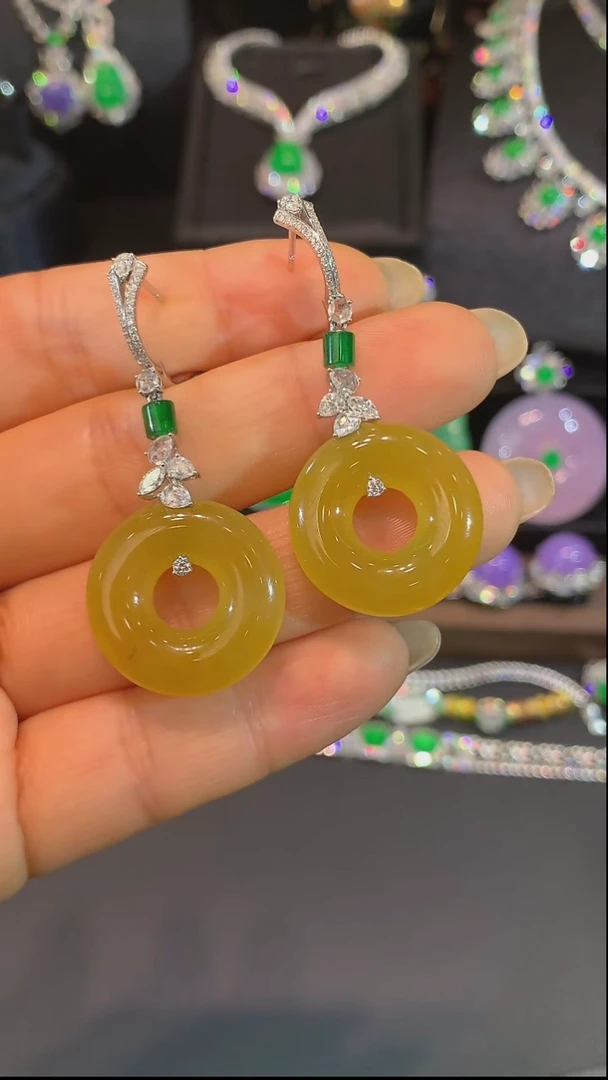 18K金镶嵌翡翠耳饰耳坠