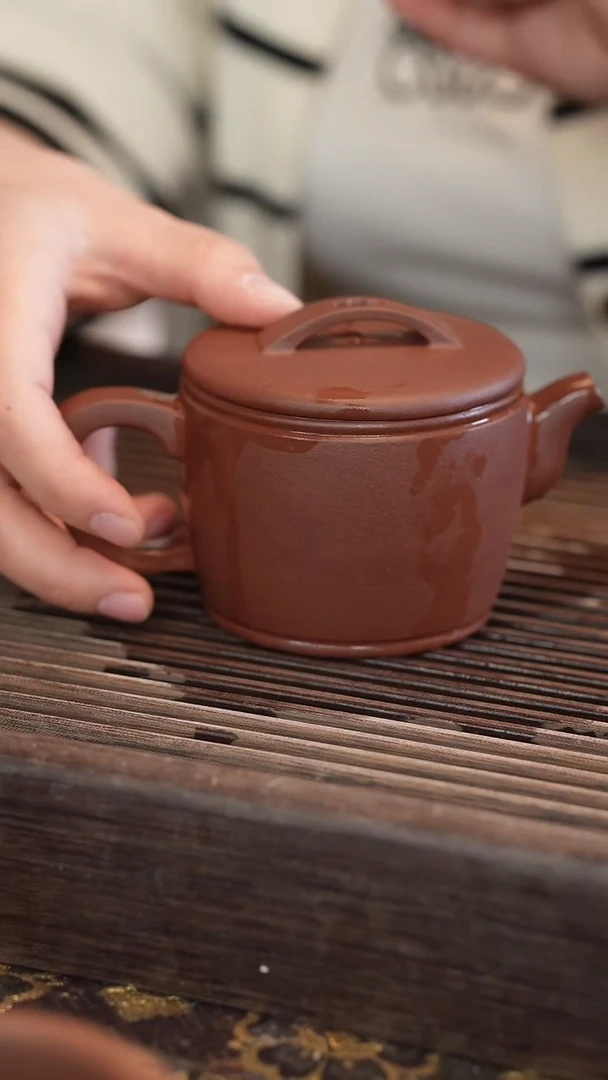 茶壶紫砂汉瓦 变色龙 半手工 220cc