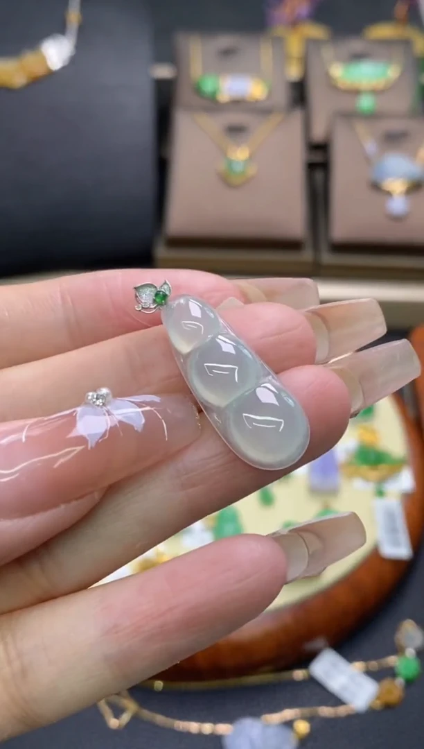 【闪购商品】翡翠颈饰18K金镶嵌净货18383