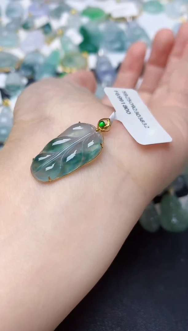 颈饰18K金镶嵌翡翠天然缅甸A货翡翠