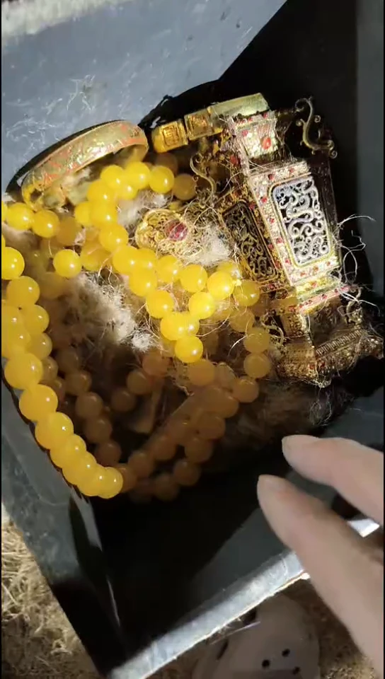 香榧木开封红色盘龙正方形盒子