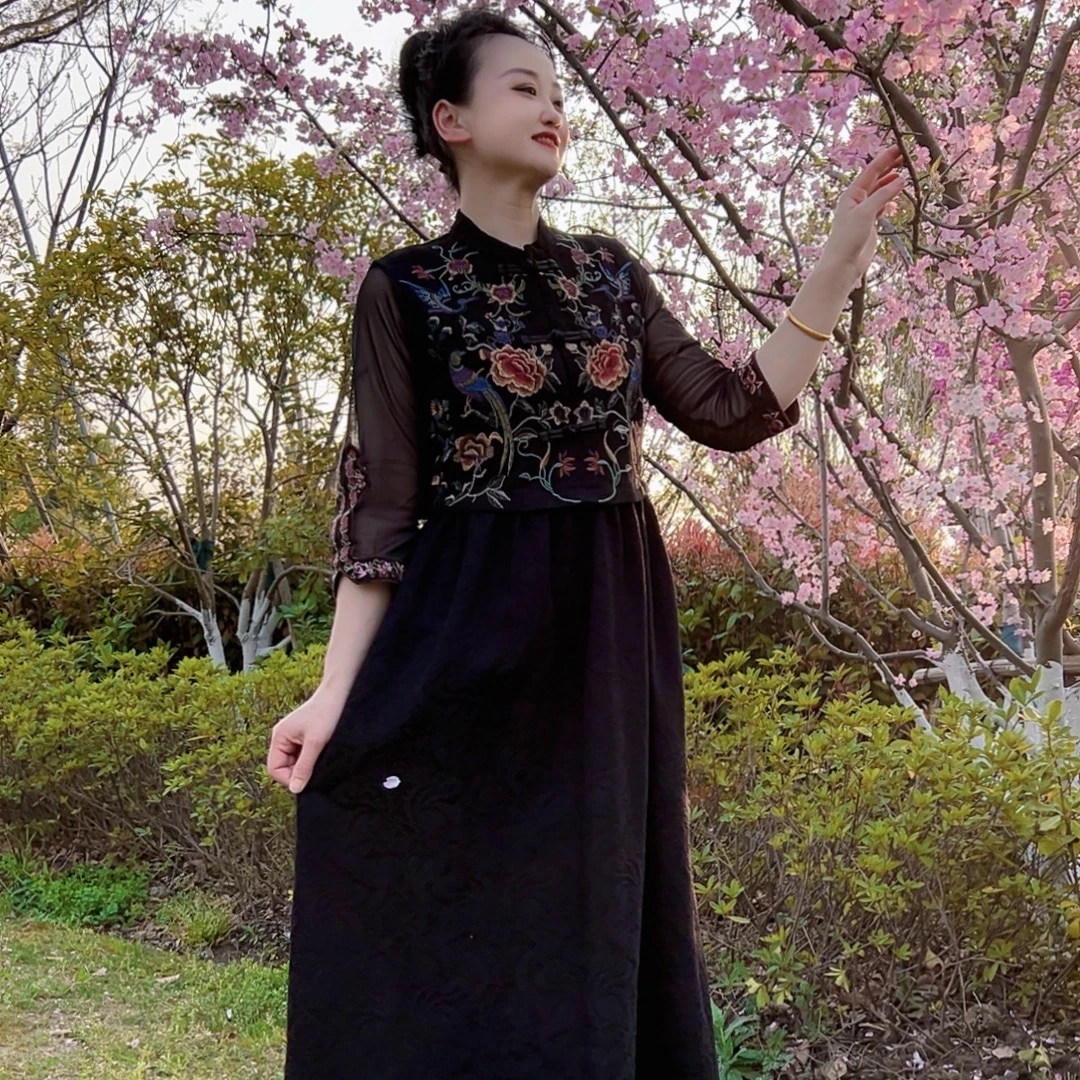 005款  国风绣花马甲连衣裙时尚显瘦长款百搭复古中式