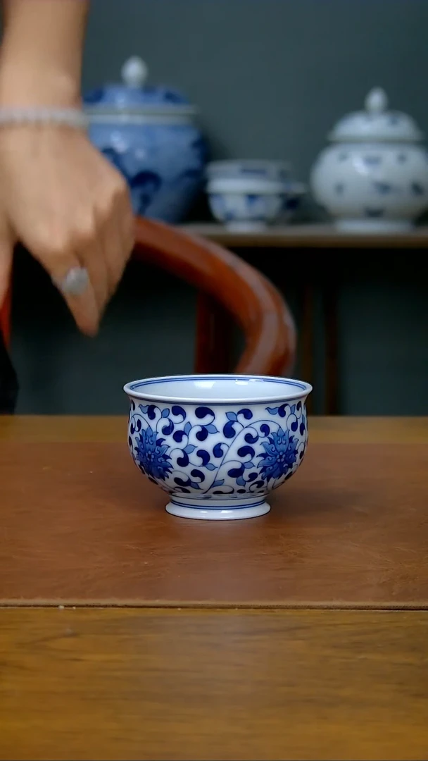 陶瓷缠枝花炉式杯