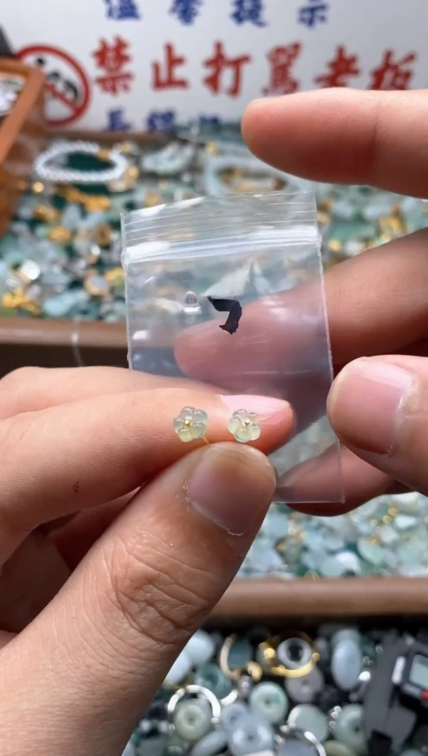 【闪购商品】翡翠颈饰未镶嵌哥哥