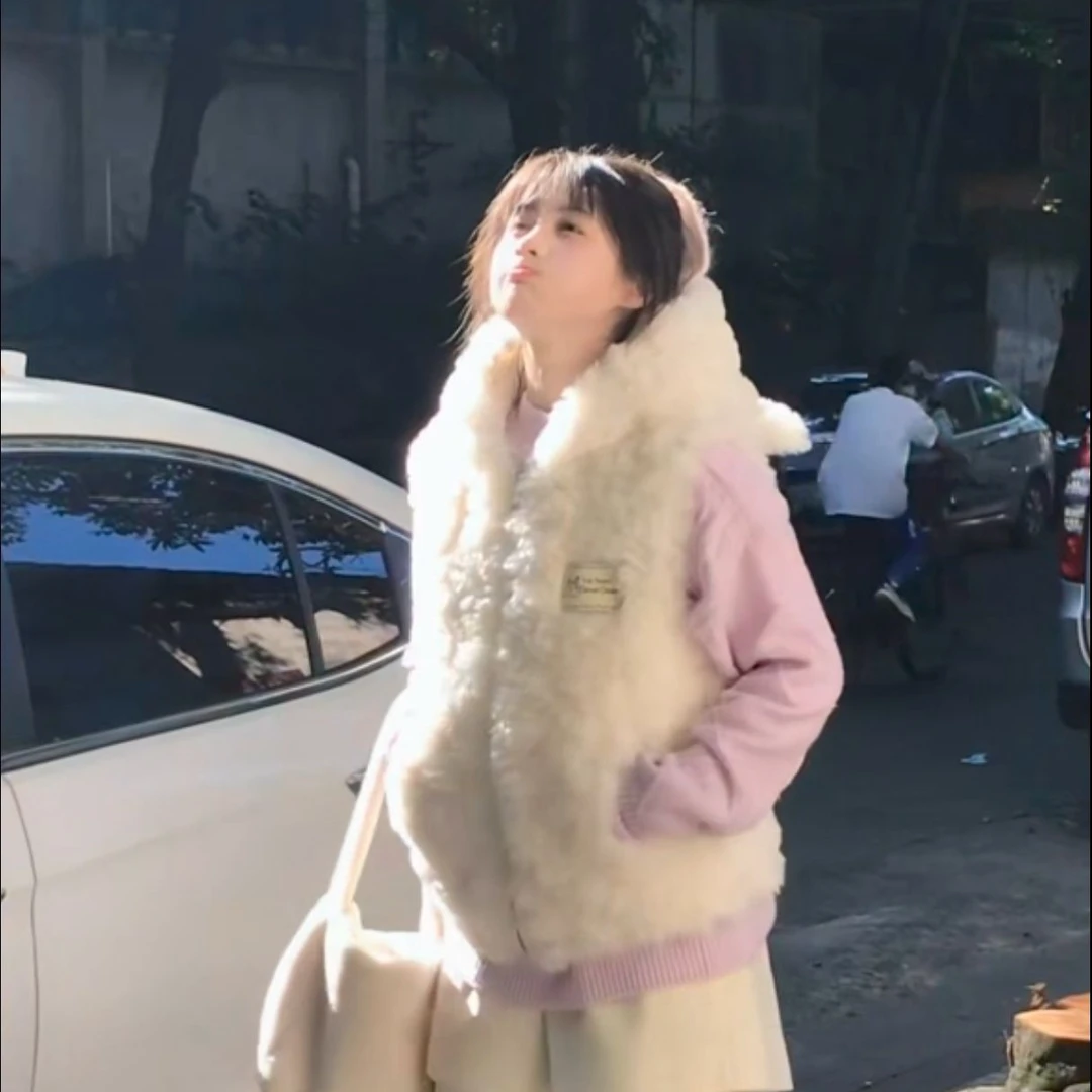 流行甜美风设计感连帽小熊夹棉马甲背心女秋冬季加厚保暖百搭外套