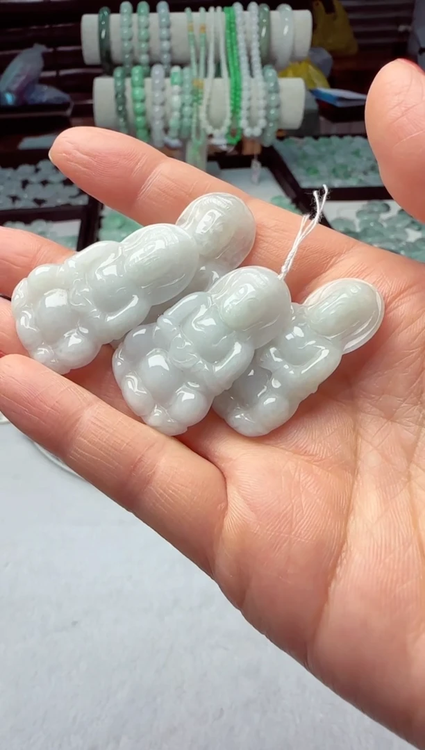 【闪购商品】翡翠吊坠(不含链)未镶嵌多样性发其一