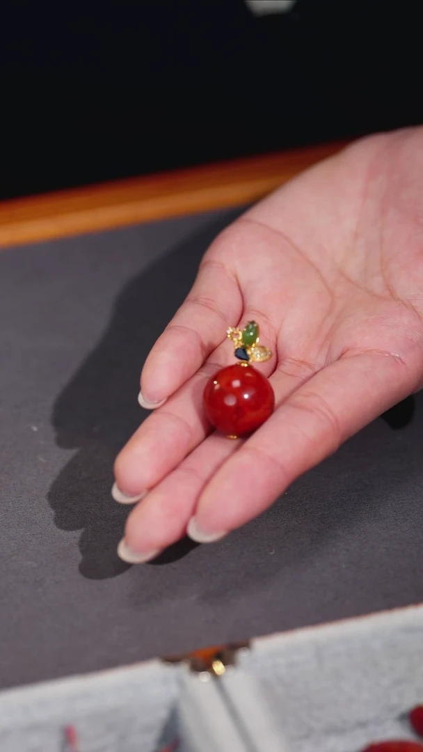 吊坠(不含链)18K金镶嵌南红玛瑙原矿D6-1