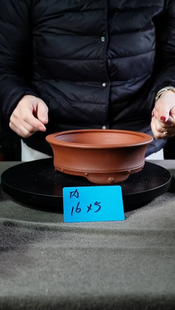 A宜兴紫砂小花盆