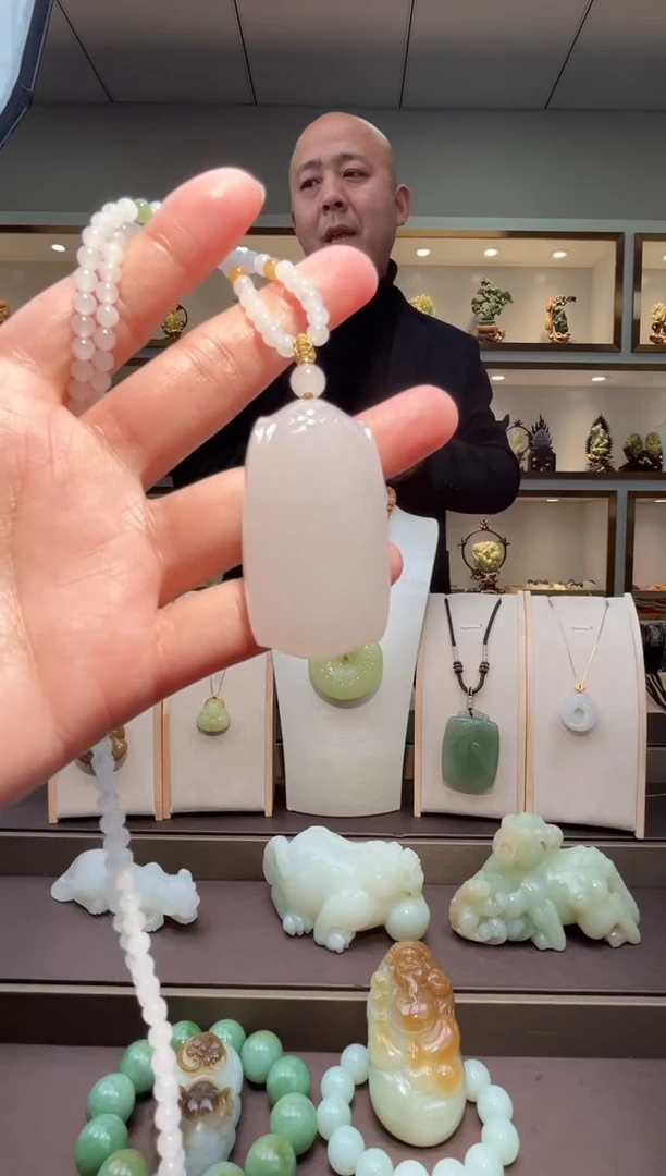 颈饰未镶嵌和田玉苏