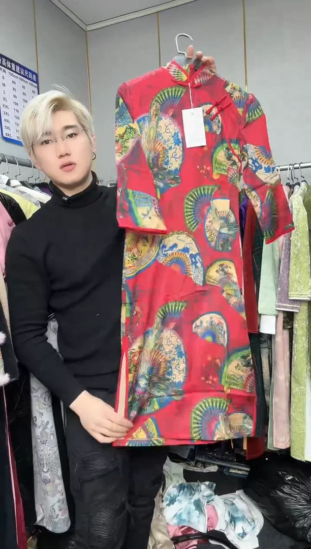 尺码：M M M，看清尺码再下单，特价款，少量微瑕疵，不退还。介意勿拍