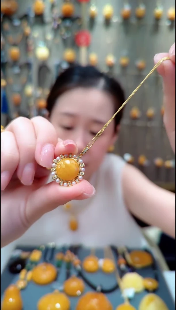 蜜蜡银S925镀金镶嵌珠宝奇石﹣D442蜜蜡吊坠