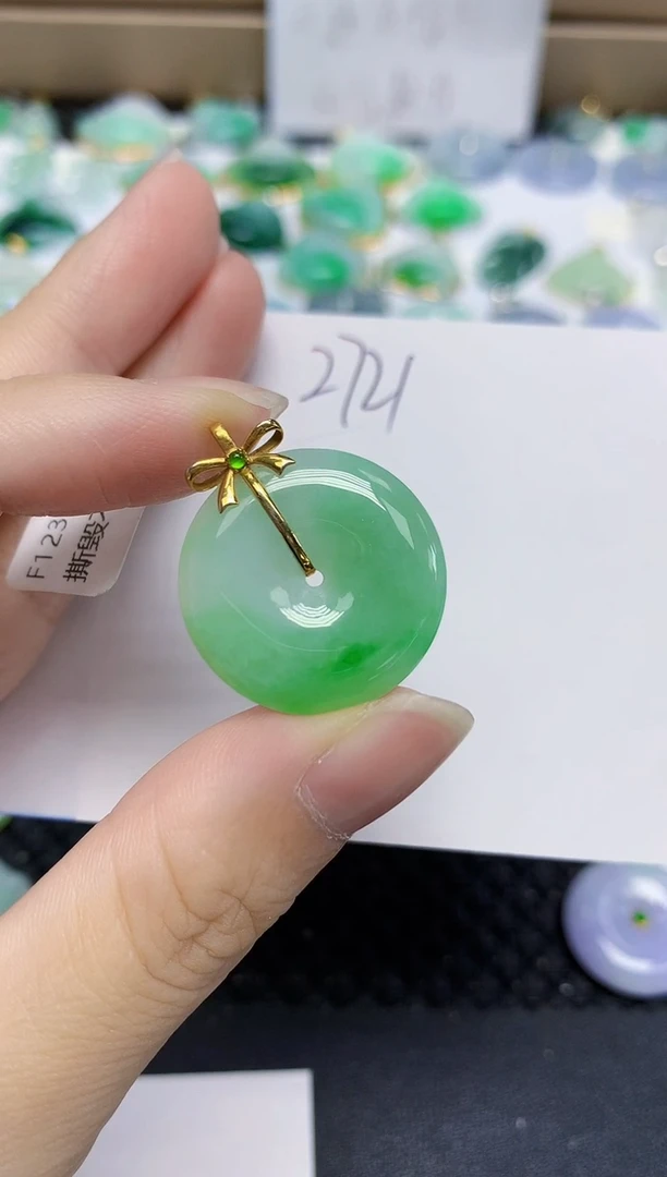 翡翠18K金镶嵌颈饰天然缅甸翡翠A货