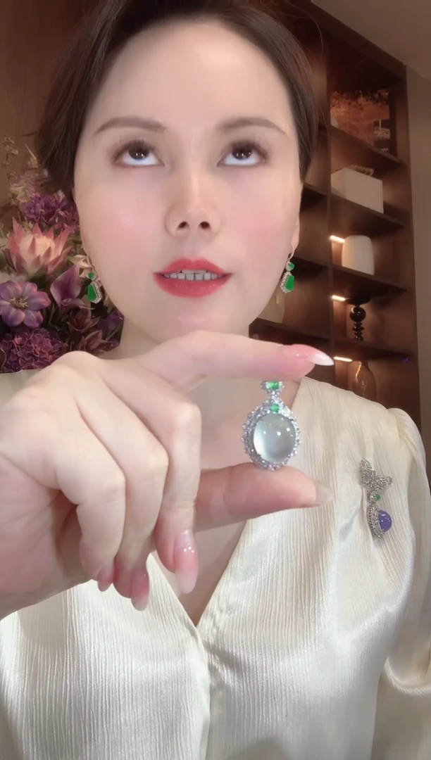 吊坠(不含链)18K金镶嵌翡翠D84