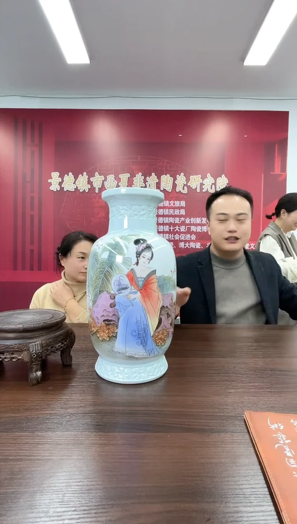 【闪购商品】029函夏非遗罗金枝仕女赏瓶