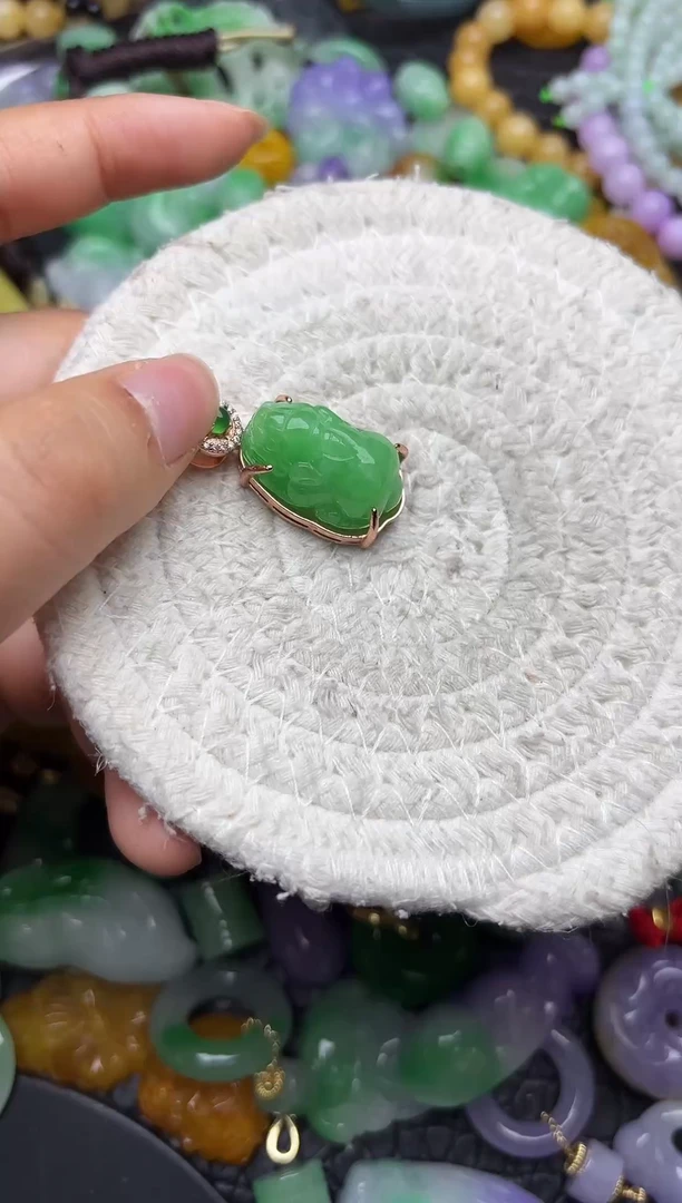 颈饰未镶嵌翡翠缅甸翡翠吊坠