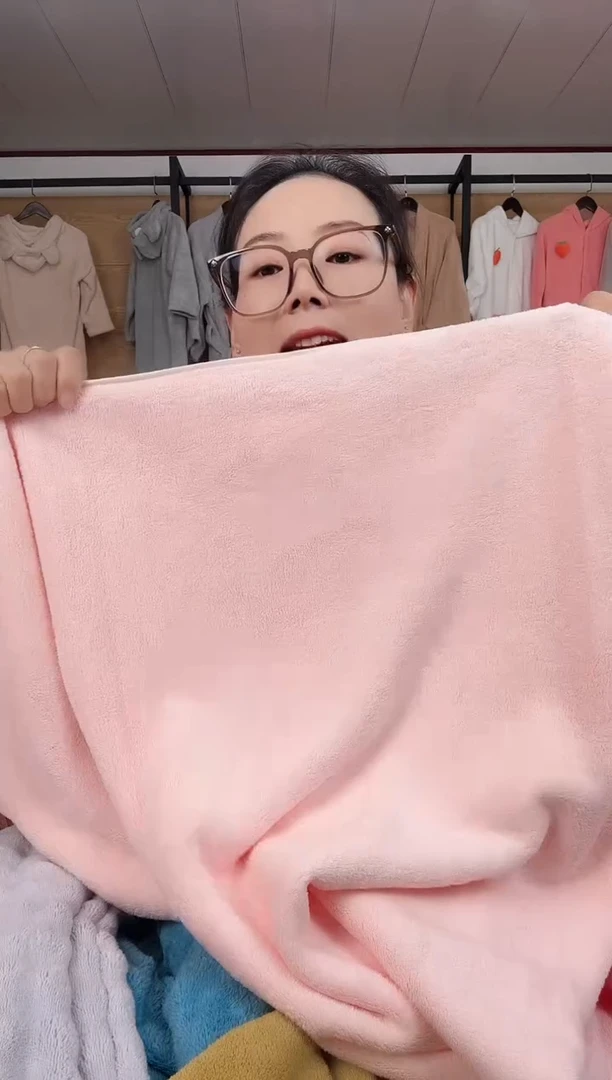 珊瑚绒刺绣福利浴巾