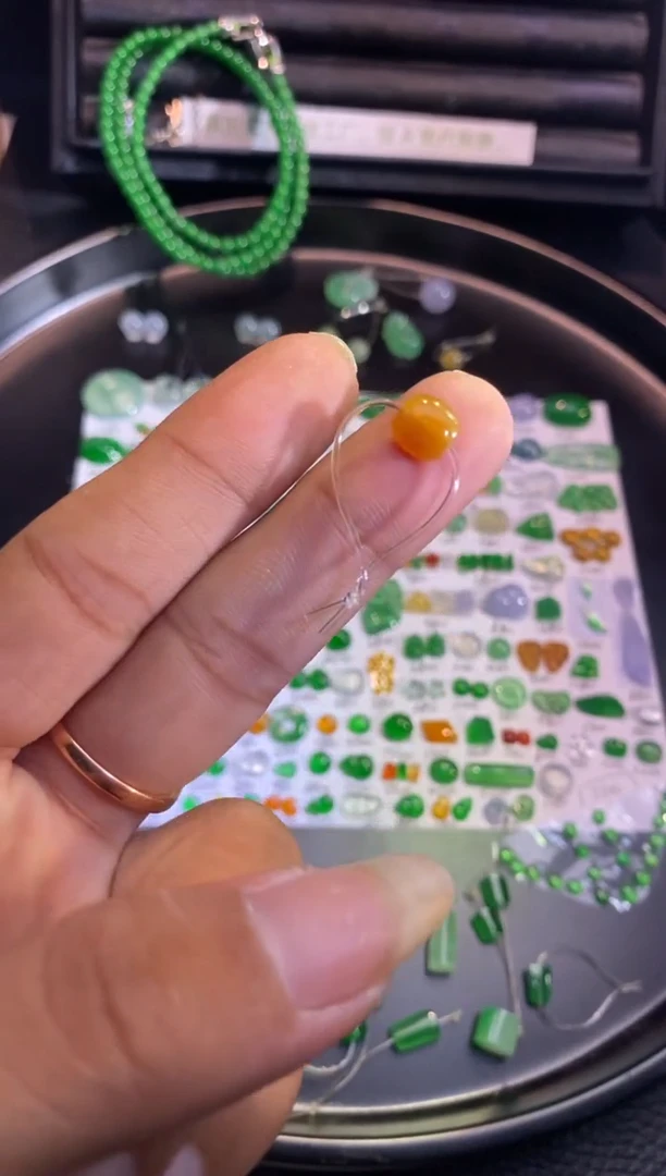 翡翠挂件未镶嵌珠子