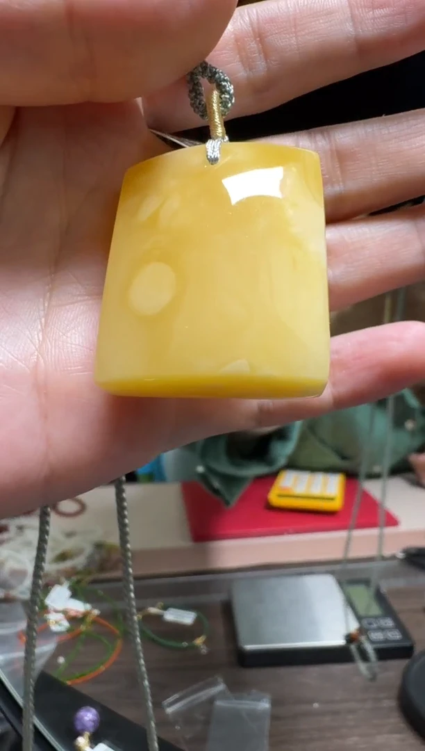 【闪购商品】蜜蜡吊坠(不含链)未镶嵌俄料鸡油黄蜜蜡吊坠