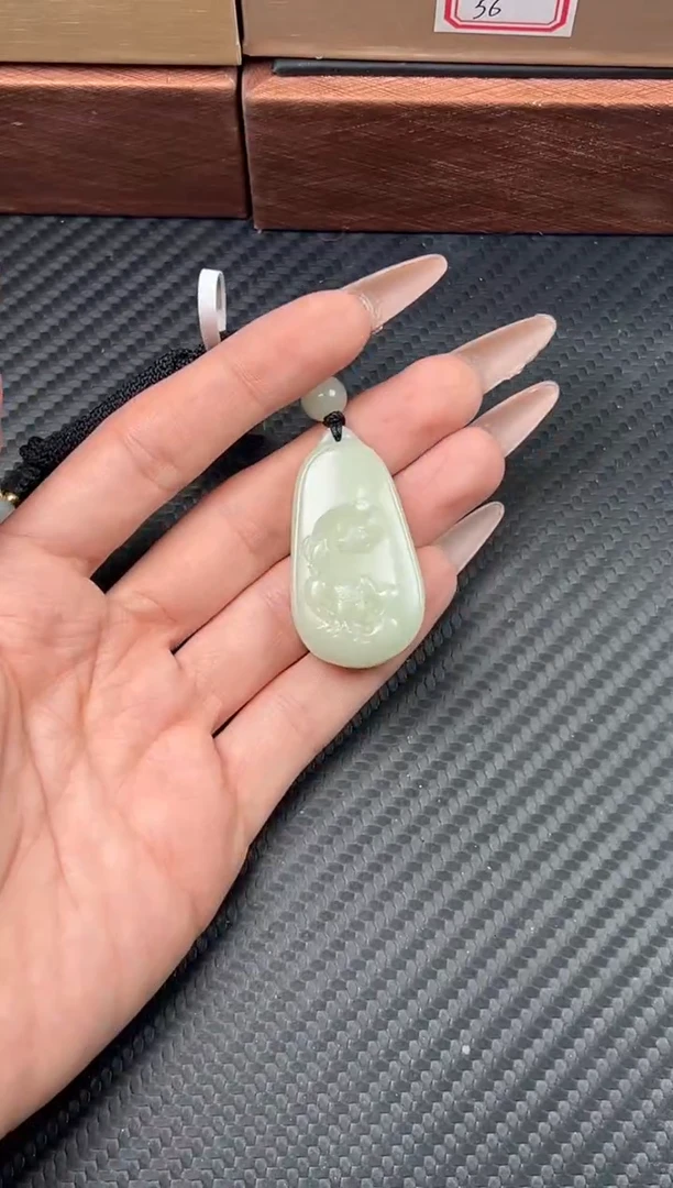 吊坠(赠链)未镶嵌和田玉且末迪克兰二细微色差吊坠J