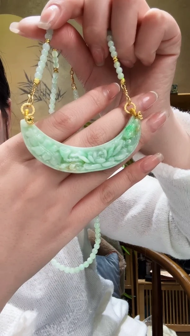 颈饰未镶嵌翡翠吊坠