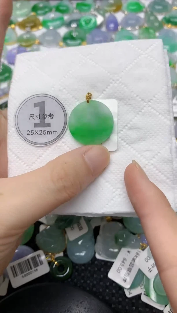 翡翠18K金镶嵌颈饰111111111
