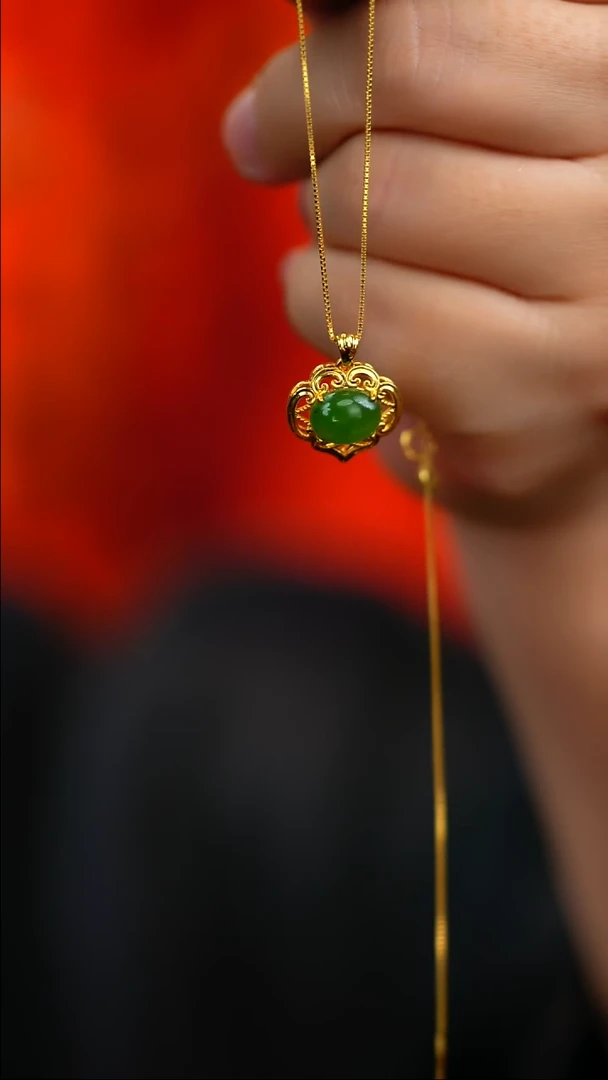 吊坠(不含链)18K金镶嵌和田玉新款