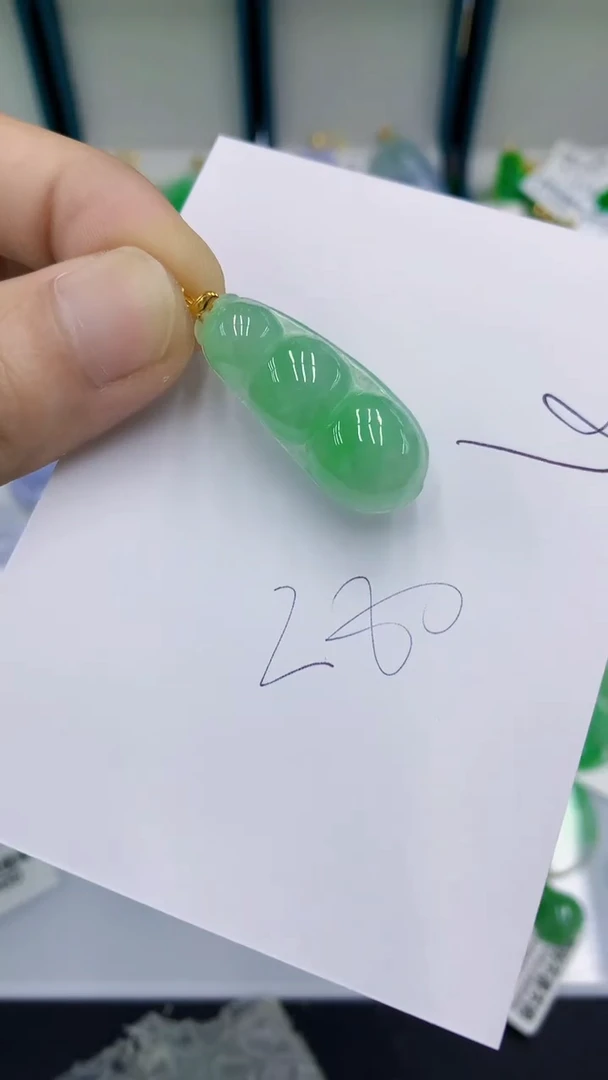 翡翠18K金镶嵌颈饰翡翠