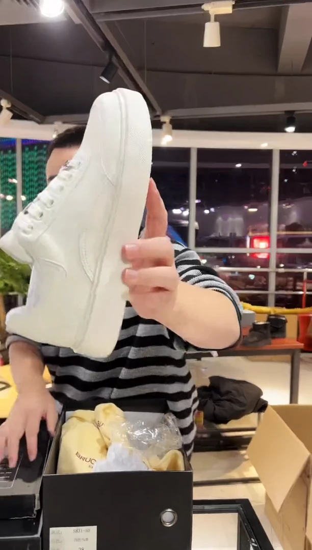 头层牛皮韩爵绅士包包皮具820/38码