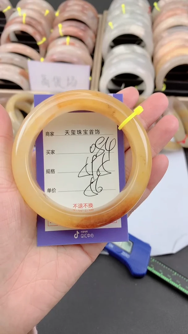 未镶嵌手镯石英质玉084