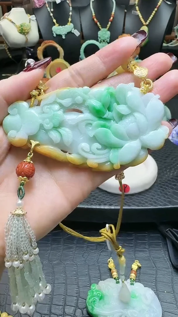 【闪购商品】翡翠颈饰未镶嵌黄加绿
