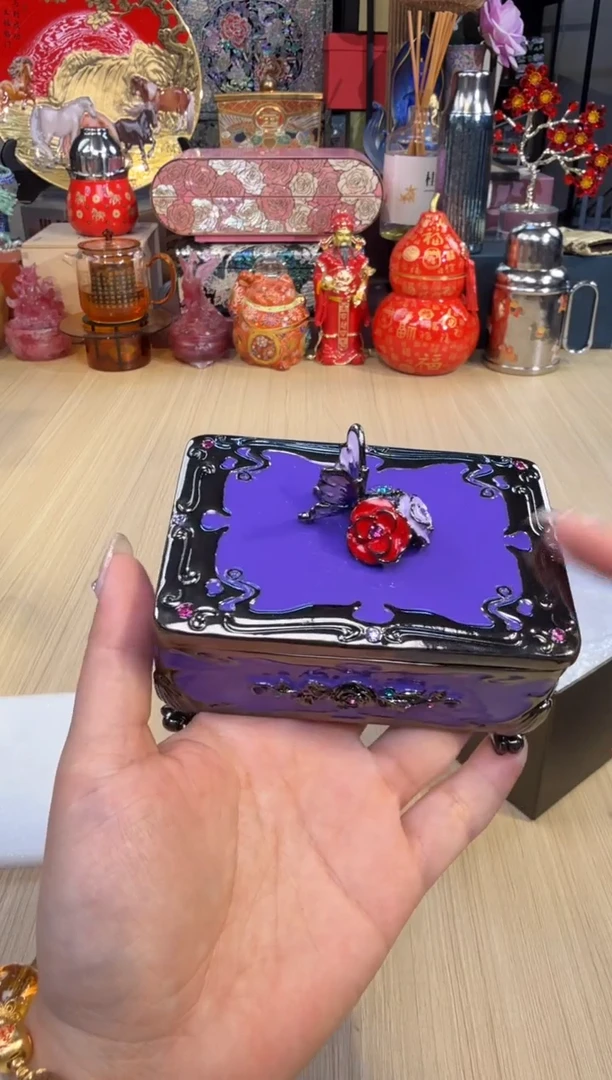 10七宝紫色大号蝴蝶盒