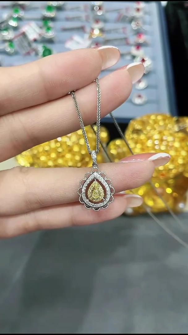 吊坠（不含链）18K金镶嵌钻石1