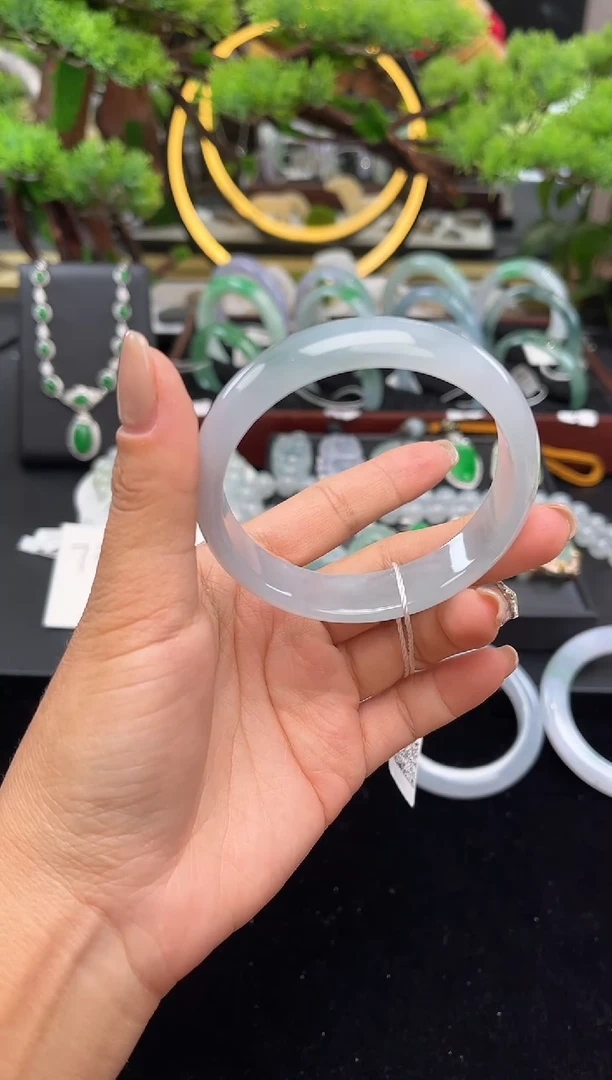 未镶嵌手镯翡翠手镯