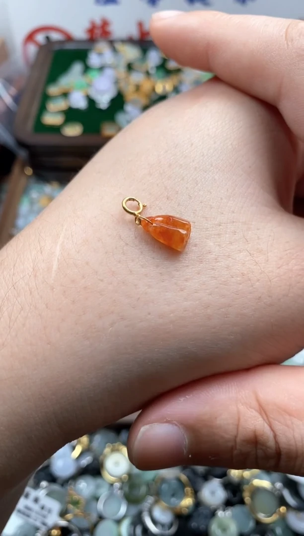【闪购商品】翡翠颈饰未镶嵌哥哥