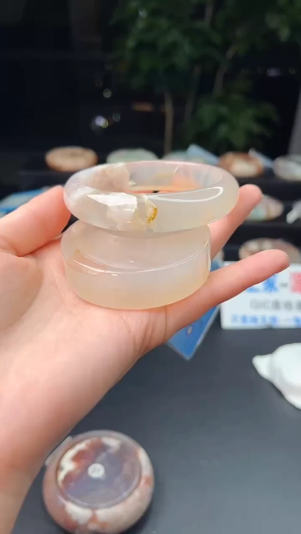 【闪购商品】石英质玉手镯未镶嵌赠送镯心（圈口58