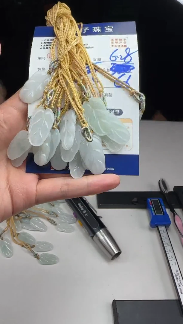 翡翠未镶嵌颈饰32719（多样性发货一个）