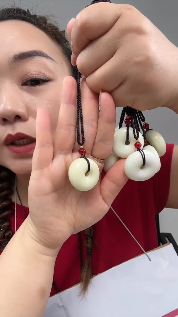 岫玉未镶嵌吊坠(赠链)平安扣