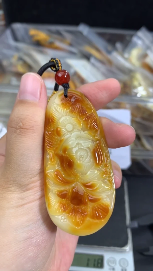 蜜蜡未镶嵌珠宝奇石82