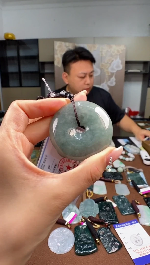 颈饰未镶嵌翡翠多样性发其一