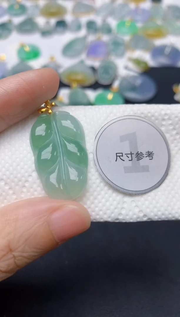 翡翠18K金镶嵌颈饰天然缅甸A货翡翠