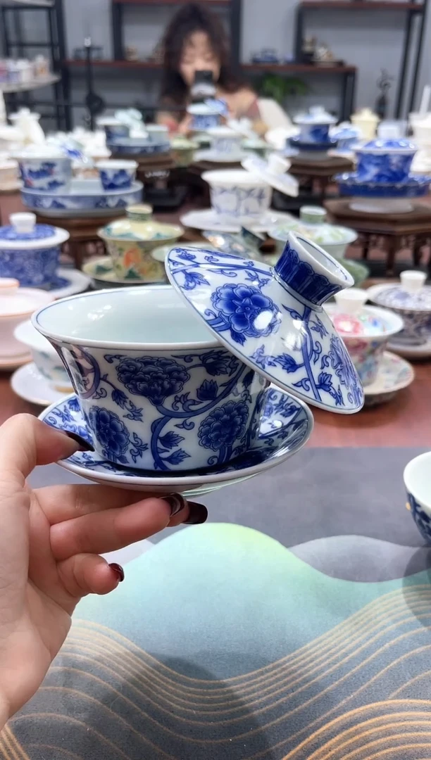 【闪购商品】320釉下彩仿古青花缠枝莲盖碗