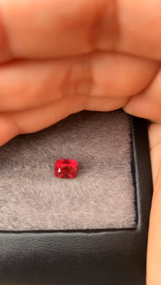 未镶嵌裸石定制尖晶石尔*枕型 红绝地 1.60ct