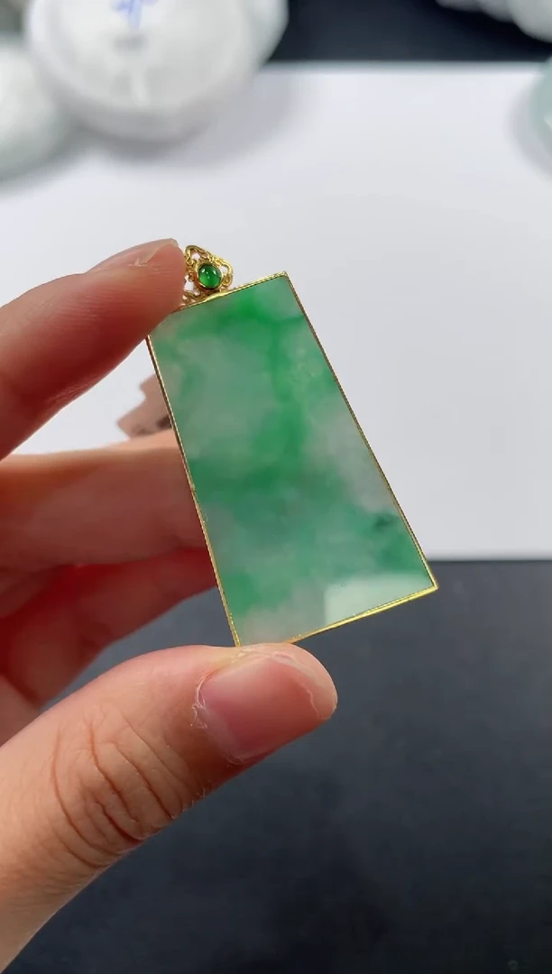 颈饰18K金镶嵌翡翠基地发货H 6060