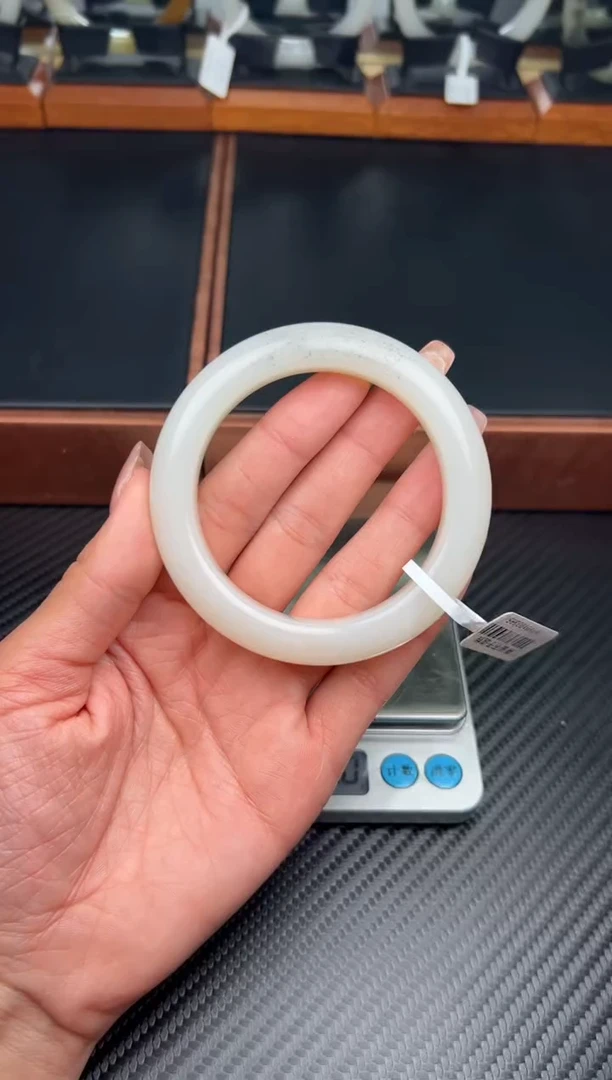 未镶嵌手镯和田玉黑山微色差57+