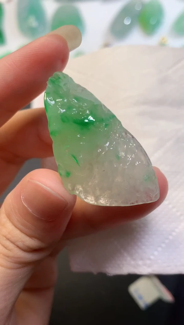 颈饰未镶嵌翡翠