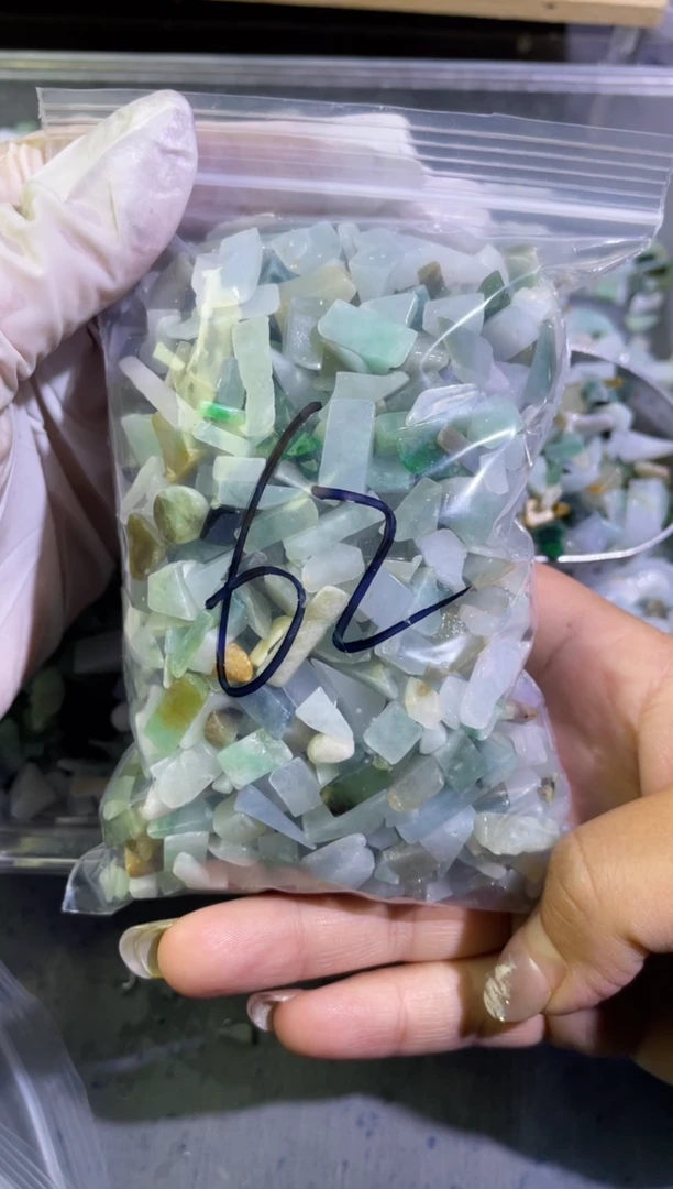 【闪购商品】翡翠颈饰未镶嵌天然翡翠迷你号500克62